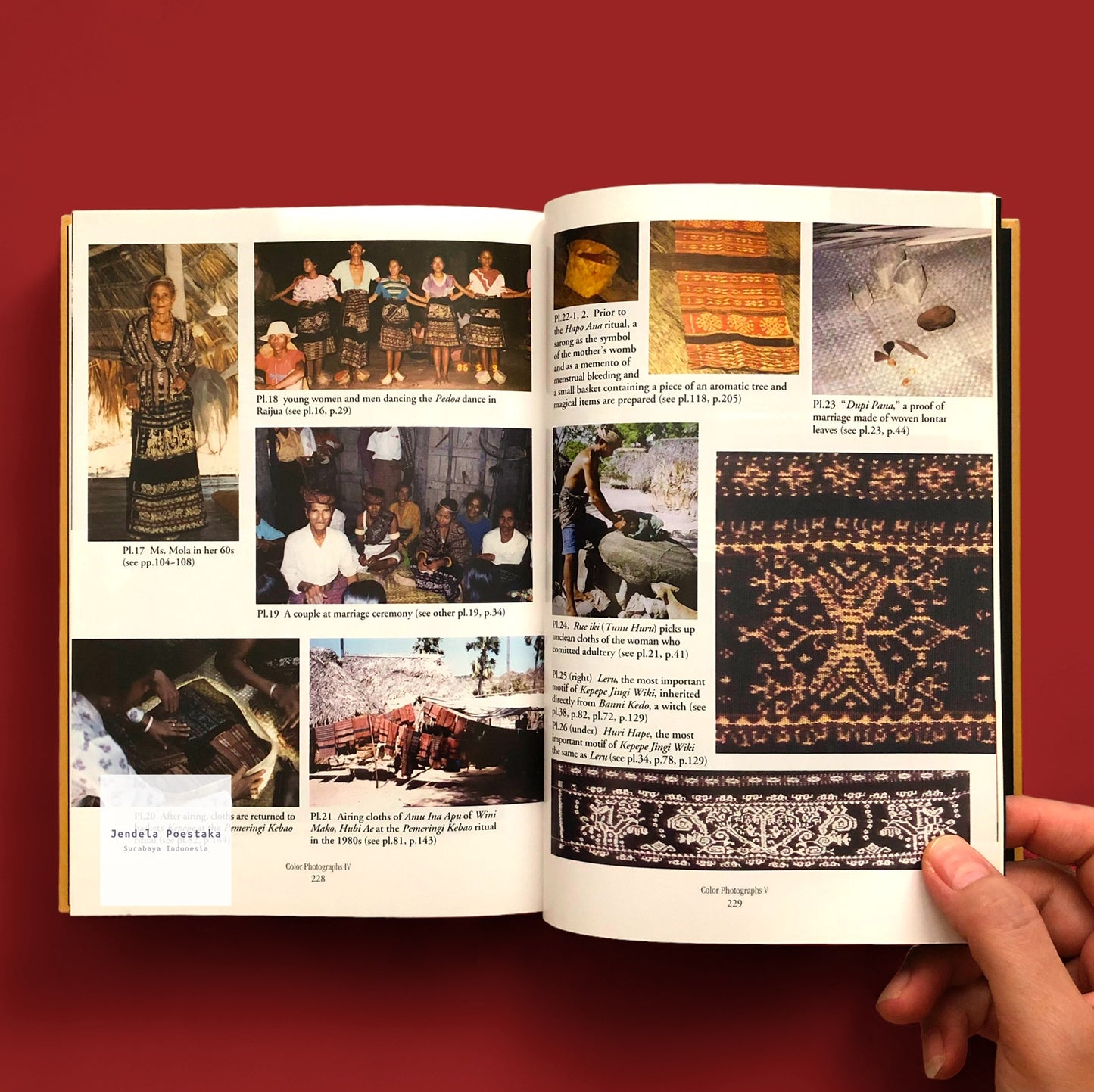 Female culture in Raijua: Ikats and Everlasting Witch-worship in Eastern Indonesia