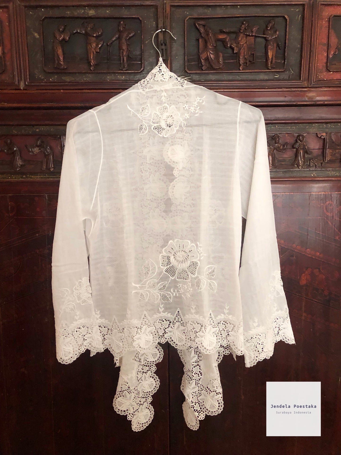 Exquisite Vintage White Lace Kebaya, Circa 1940s