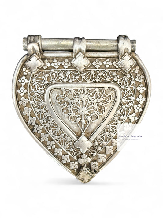 Antique Silver Modesty Plate (Caping) – 19th Century South Sulawesi