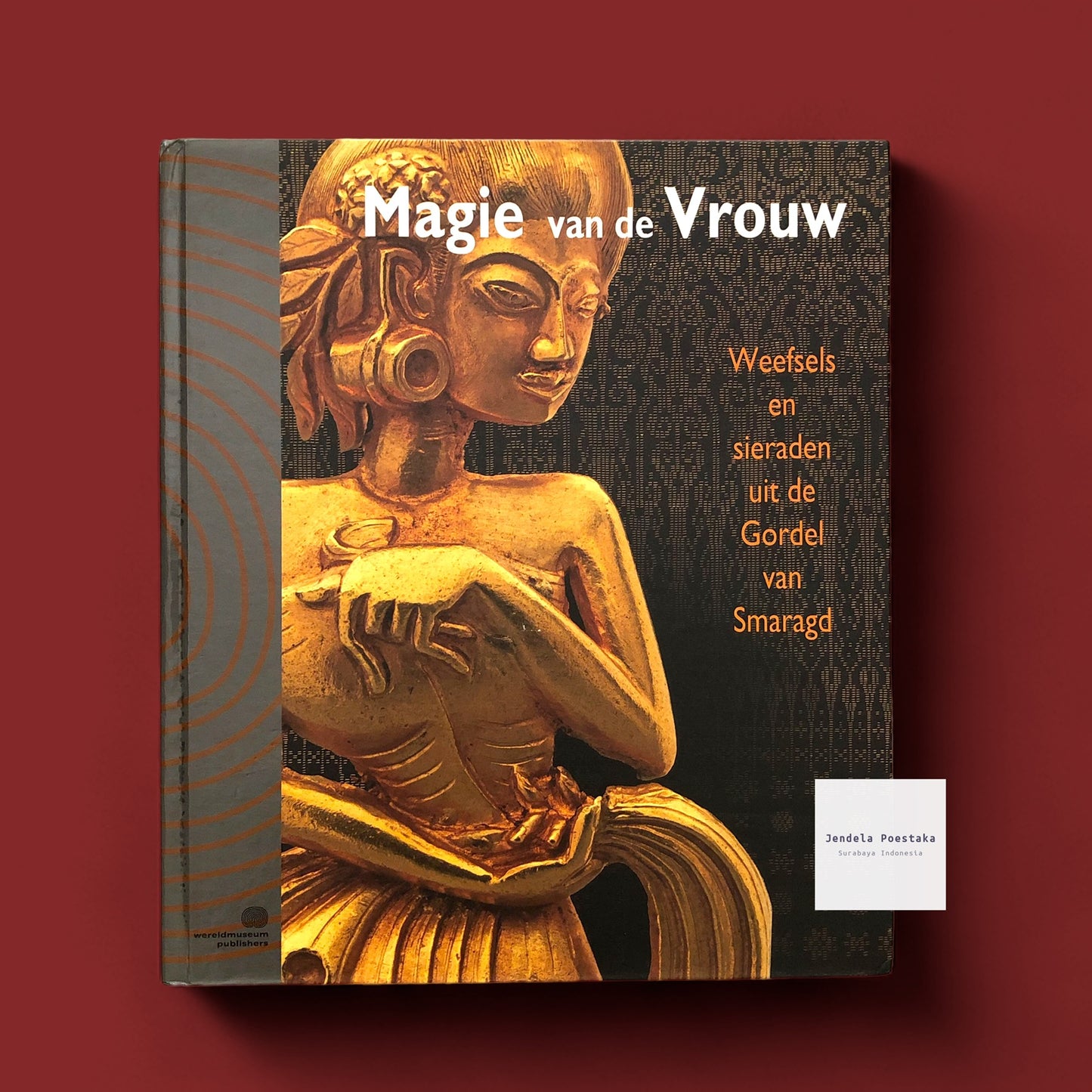 Magie van de vrouw: weefsels en sieraden uit de gordel van smaragd(Magic of Women. Textiles and Jewelry from Indonesia)